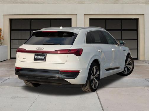 2024 Audi Q8 e-tron Premium