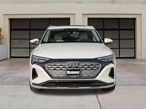2024 Audi Q8 e-tron Premium