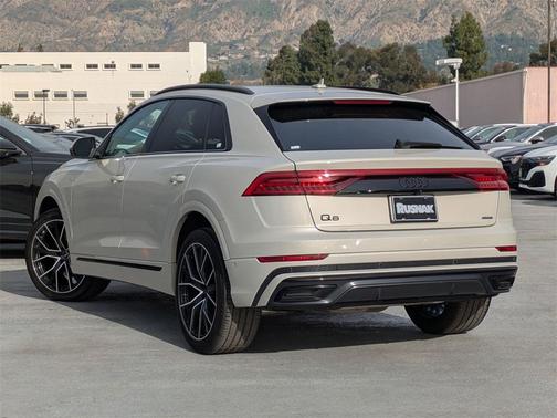 2023 Audi Q8 55 Premium Plus