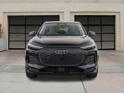 2025 Audi Q6 e-tron Premium Plus quattro