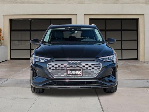 2024 Audi Q8 e-tron Premium Plus