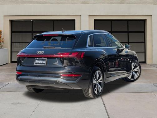 2024 Audi Q8 e-tron Premium Plus