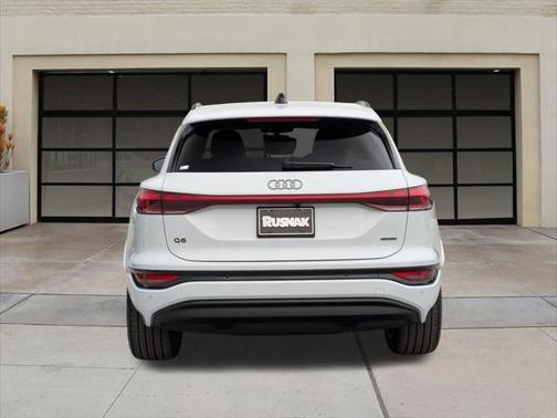 2025 Audi Q6 e-tron Premium Plus quattro