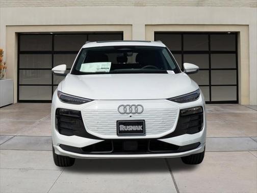 2025 Audi Q6 e-tron Premium Plus quattro