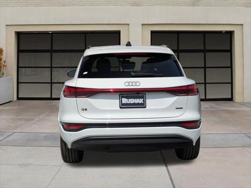 2025 Audi Q6 e-tron Premium Plus quattro