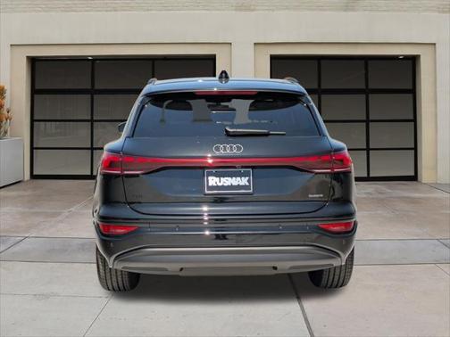 2025 Audi Q6 e-tron Premium quattro