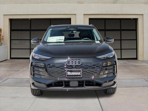 2025 Audi Q6 e-tron Premium quattro