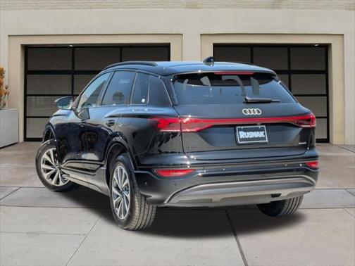2025 Audi Q6 e-tron Premium quattro