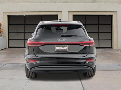 2025 Audi Q6 e-tron Premium Plus quattro