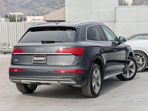 2023 Audi Q5 40 Premium Plus