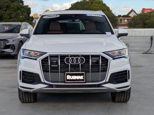 Glacier White Metallic 2023 Audi Q7 45 Premium