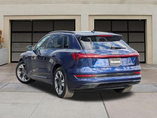 2022 Audi e-tron Premium