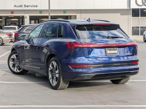 2022 Audi e-tron Premium