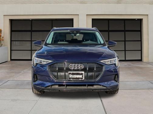 2022 Audi e-tron Premium