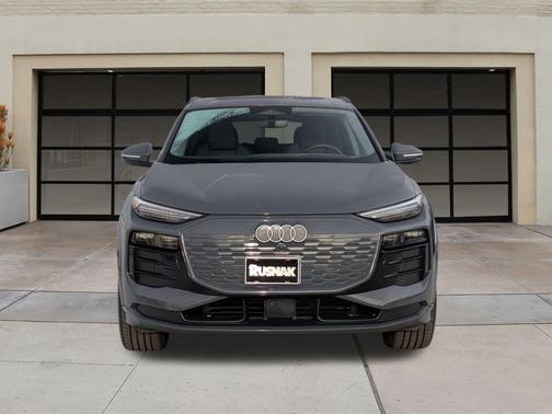 2025 Audi Q6 e-tron Premium Plus quattro