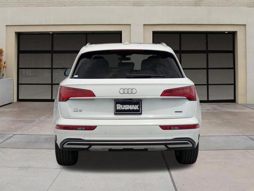 Ibis White 2023 Audi Q5 40 Premium