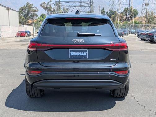 2025 Audi Q6 e-tron Premium quattro