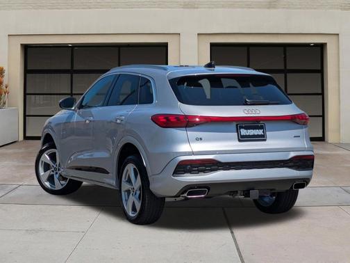 Florett Silver Metallic 2026 Audi Q5 Premium Plus TFSI quattro S tronic