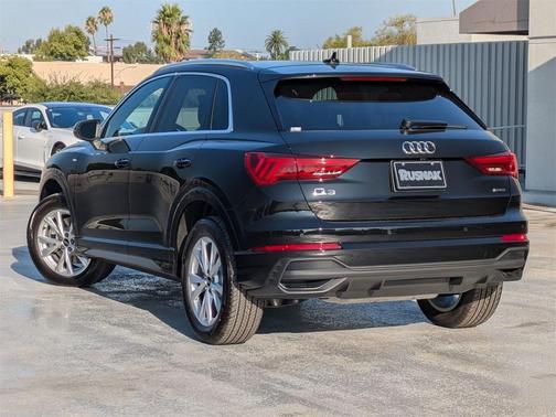 2025 Audi Q3 Premium 45 TFSI S line quattro Tiptronic