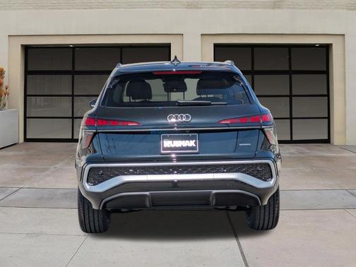Mythos Black Metallic 2026 Audi Q3 TFSI quattro S tronic