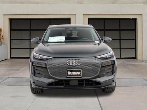 2025 Audi Q6 e-tron Premium quattro