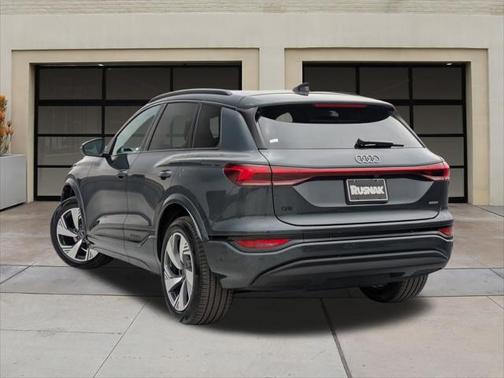 2025 Audi Q6 e-tron Premium quattro