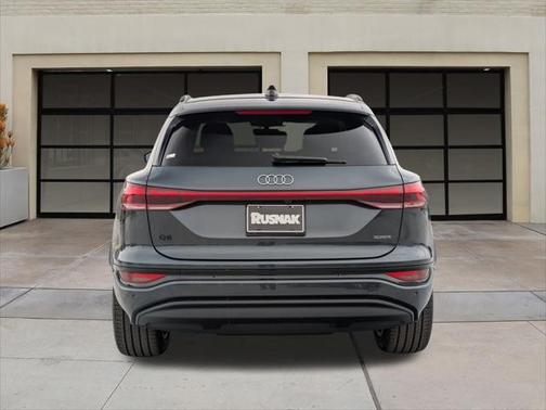 2025 Audi Q6 e-tron Premium quattro