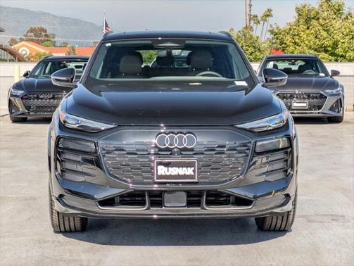 2025 Audi Q6 e-tron Premium quattro
