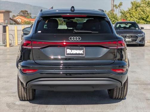 2025 Audi Q6 e-tron Premium quattro