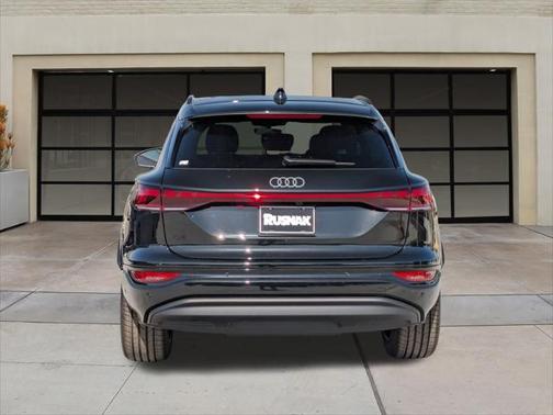 2025 Audi Q6 e-tron Premium quattro