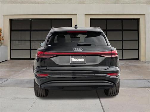 2025 Audi Q6 e-tron Premium Plus quattro