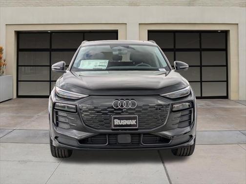 2025 Audi Q6 e-tron Premium Plus quattro