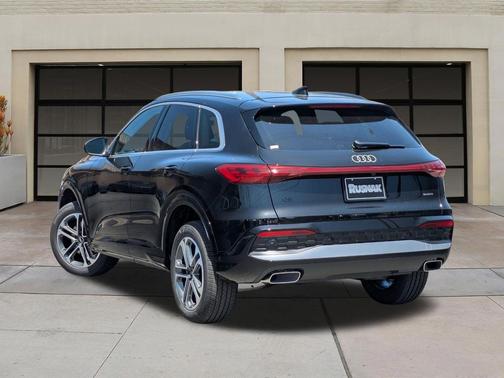 Mythos Black Metallic 2026 Audi Q5 Premium TFSI quattro S tronic