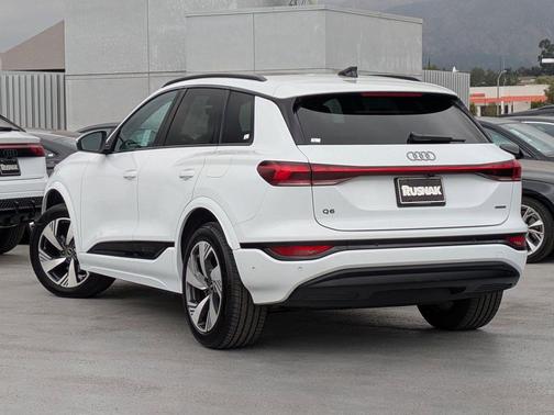 Glacier White 2025 Audi Q6 e-tron Premium Plus quattro