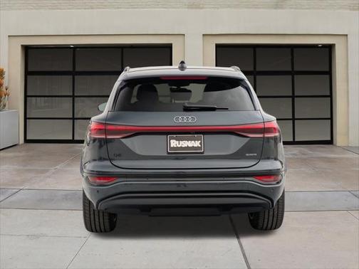 2025 Audi Q6 e-tron Premium Plus quattro