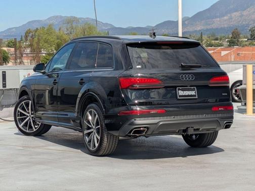 Mythos Black Metallic 2026 Audi Q7 45 Premium Plus