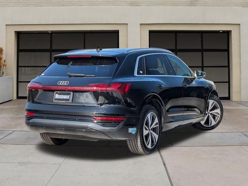 2024 Audi Q8 e-tron Premium Plus