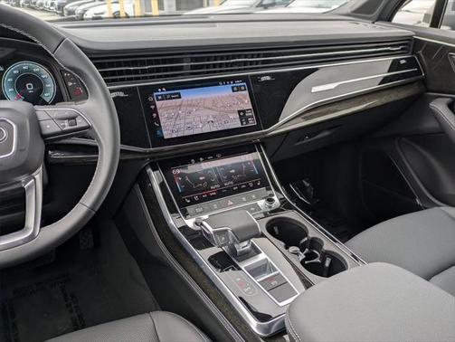 2025 Audi Q7 55 Premium Plus