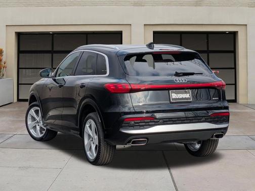 Mythos Black Metallic 2026 Audi Q5 Premium Plus TFSI quattro S tronic