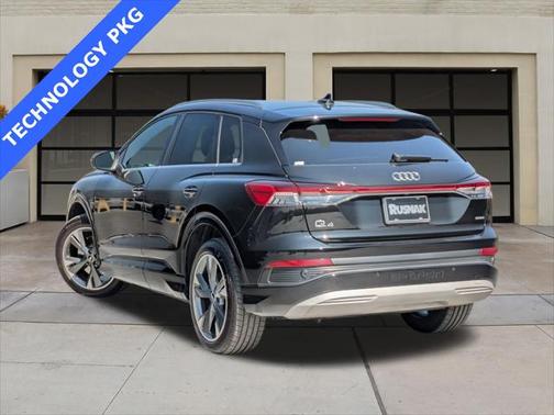 2022 Audi e-tron Premium Plus