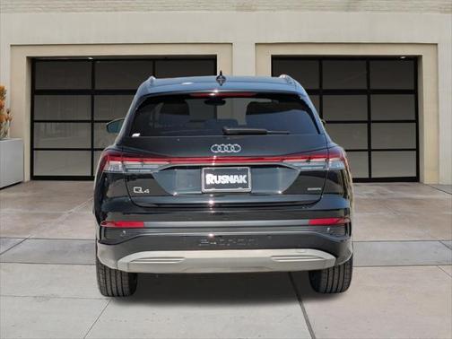 2022 Audi e-tron Premium Plus