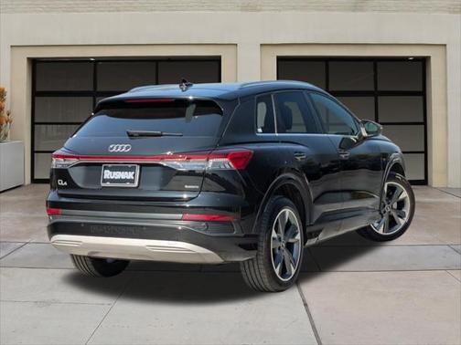 2022 Audi e-tron Premium Plus