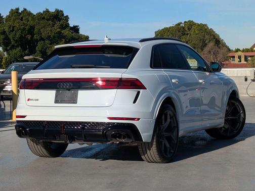 2025 Audi RS Q8 4.0T