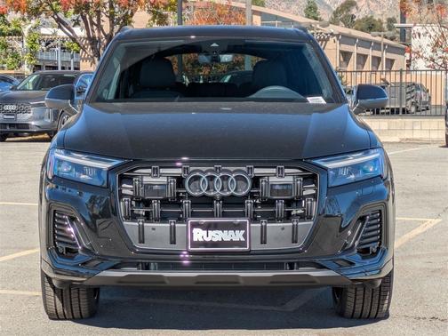 2026 Audi Q7 45 Premium Plus
