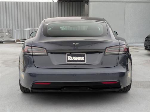 2022 Tesla Model S Base