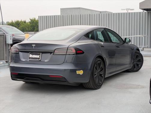 2022 Tesla Model S Base