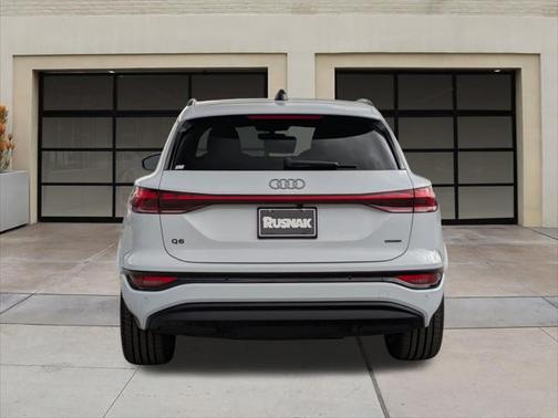 2025 Audi Q6 e-tron Premium Plus quattro