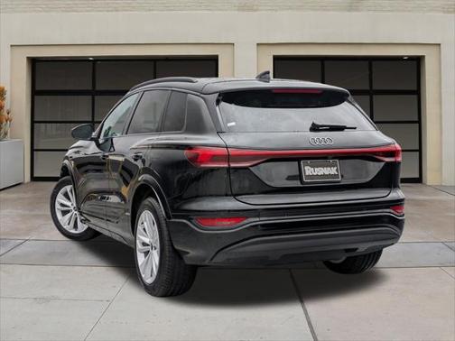 2025 Audi Q6 e-tron Premium Plus