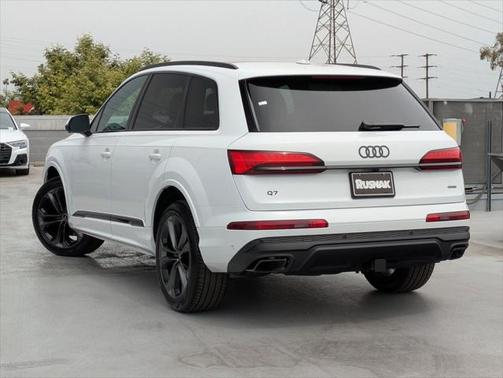 2025 Audi Q7 55 Premium Plus