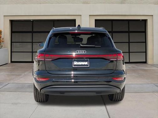 2025 Audi Q6 e-tron Premium quattro